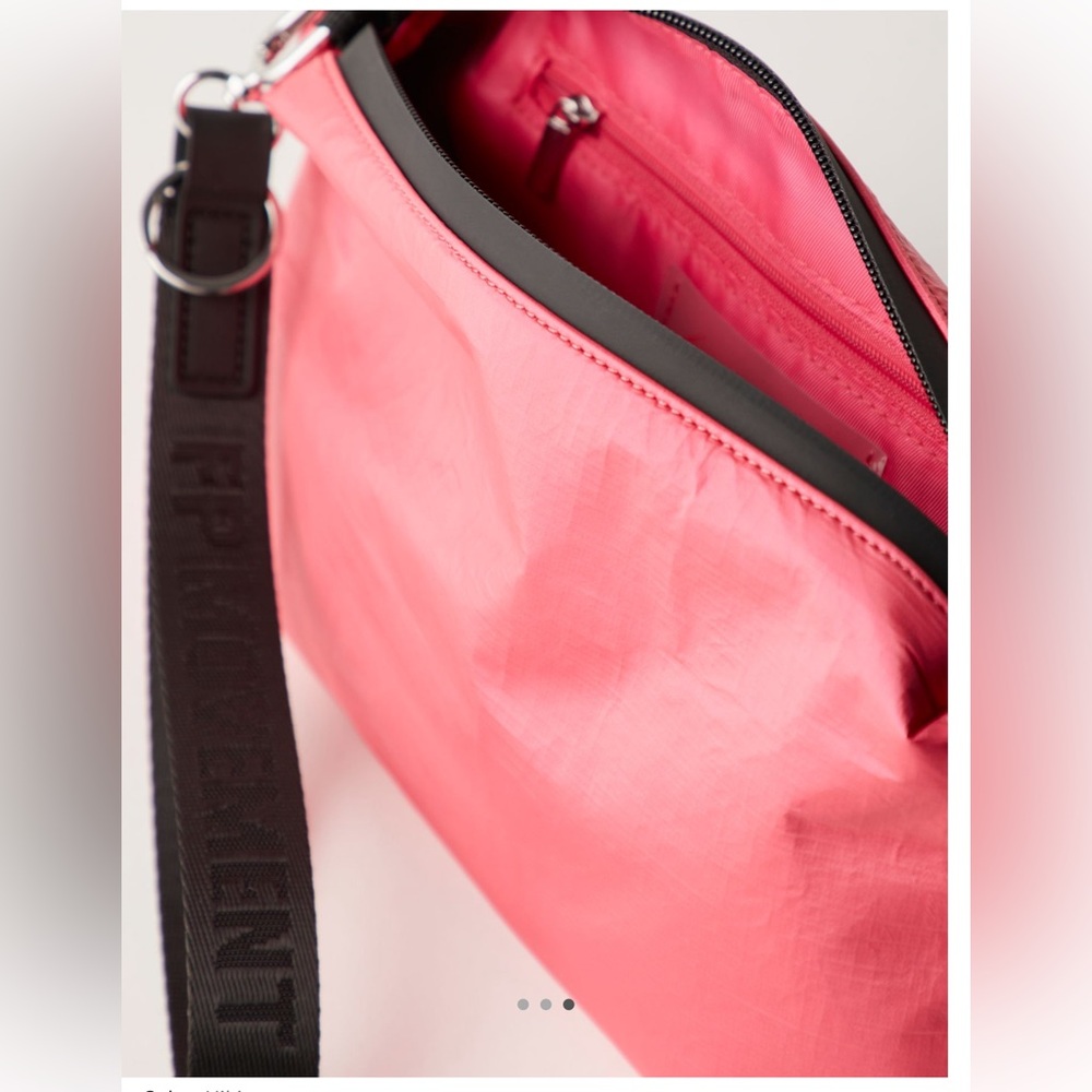 FP Movement Hibiscus Total Access Pouch - Picture 3 of 6